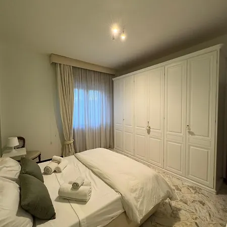 G & B House باري