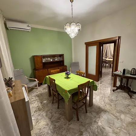 G & B House * باري